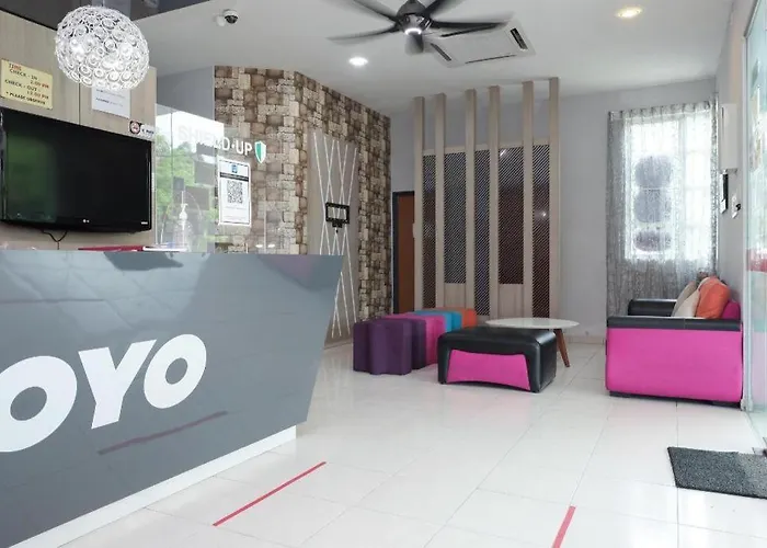 Super Oyo 89930 Golden Guest House