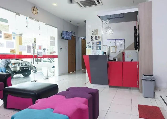 Super Oyo 89930 Golden Guest House