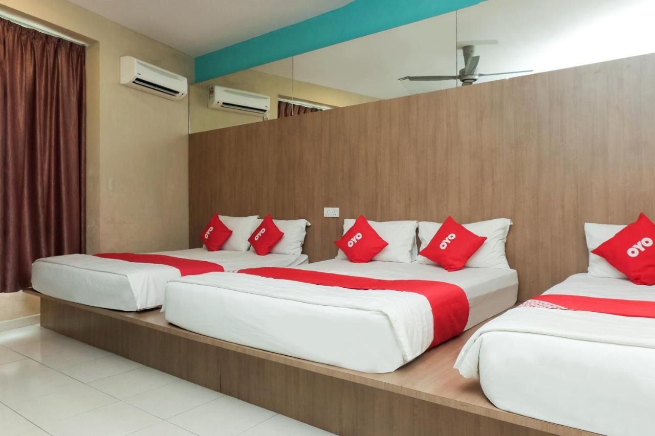 Super Oyo 89930 Golden Guest House 2*