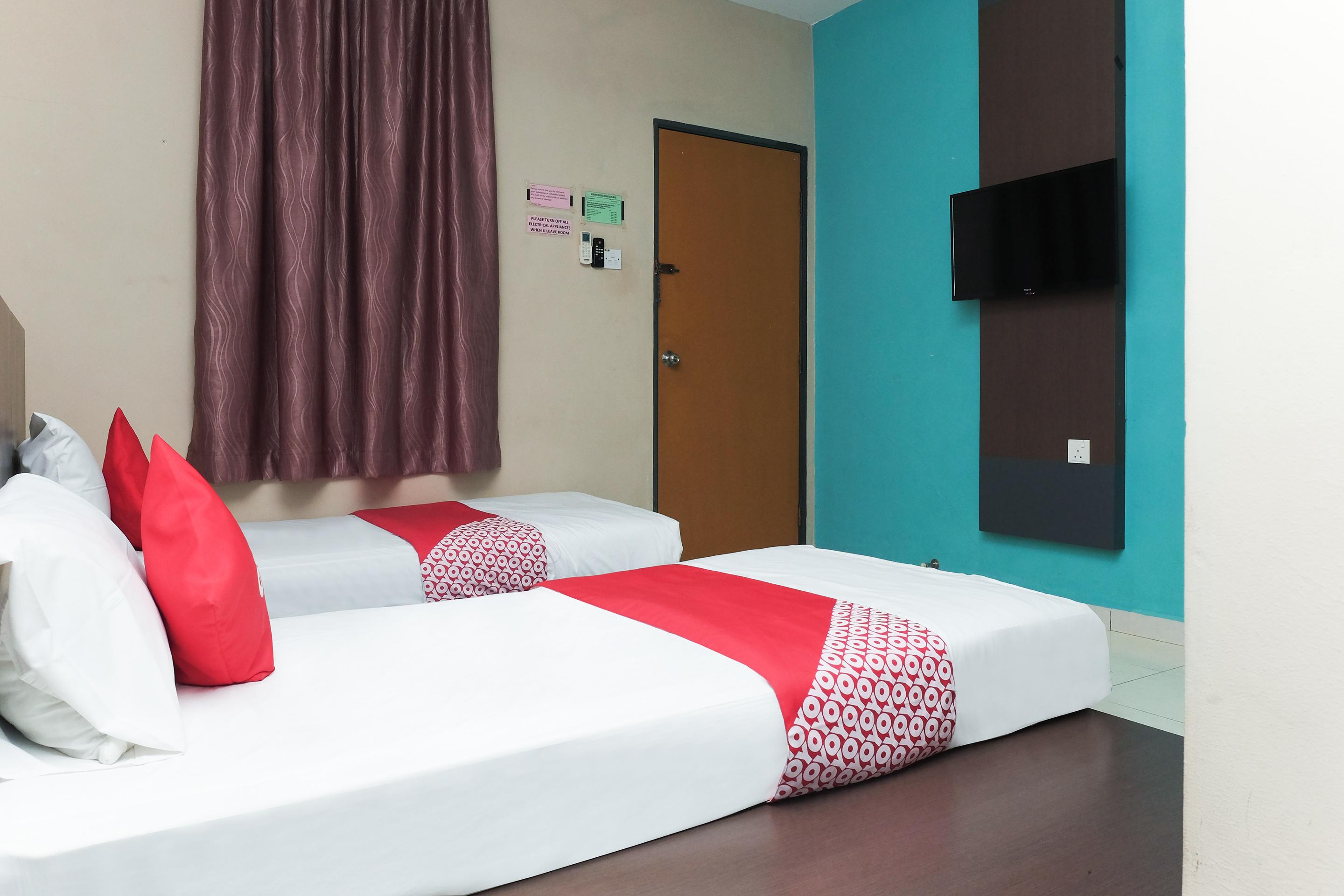 Hotel Super Oyo 89930 Golden Guest House 2*