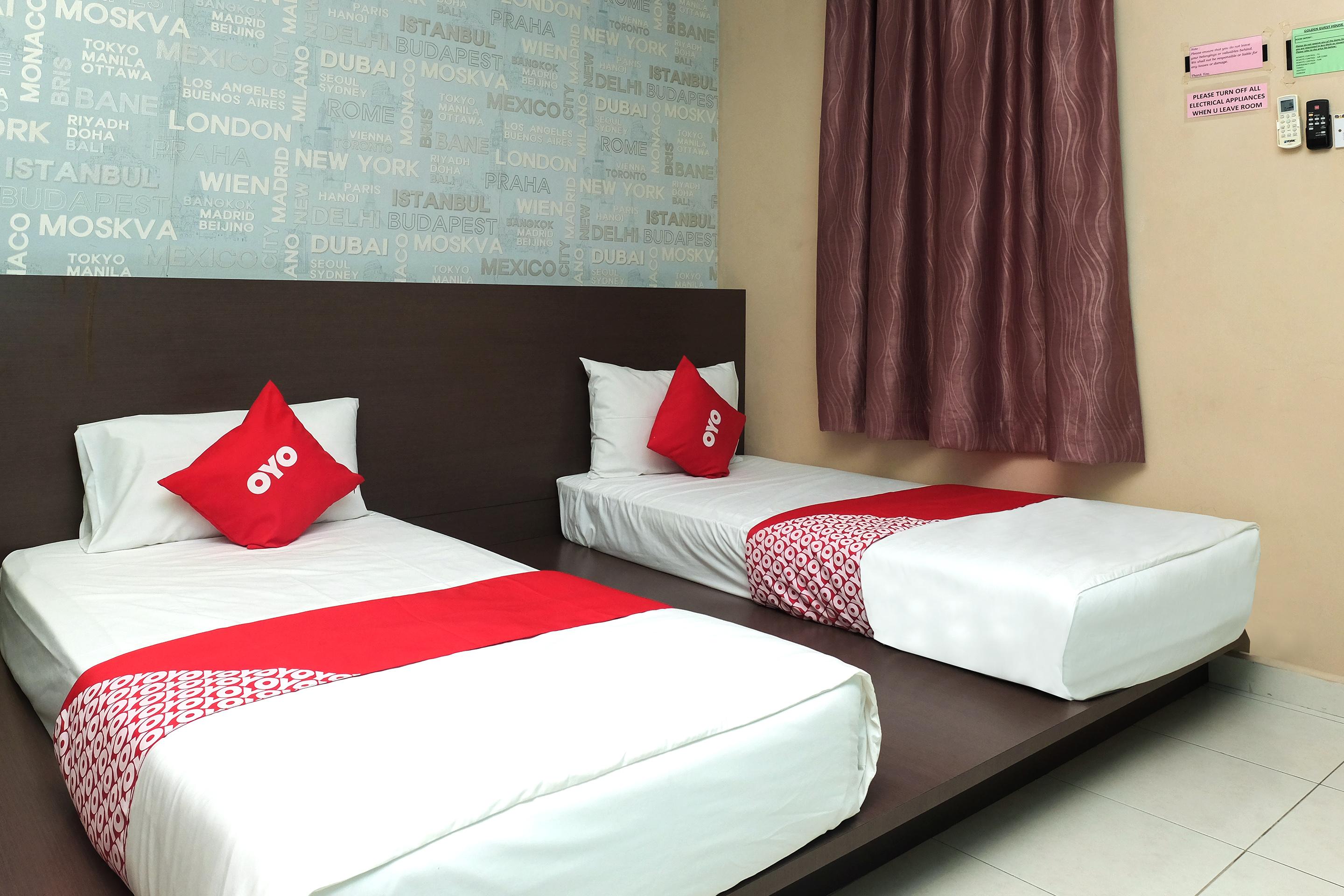 Super Oyo 89930 Golden Guest House