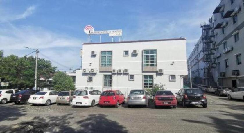 Hotel Super Oyo 89930 Golden Guest House