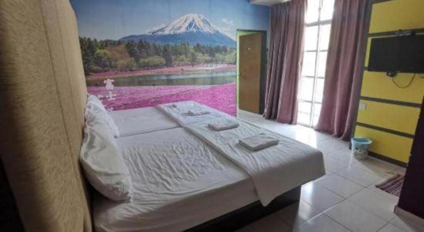 Super Oyo 89930 Golden Guest House Hotel 2*