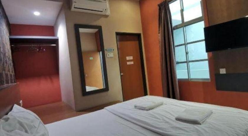 Super Oyo 89930 Golden Guest House Hotel