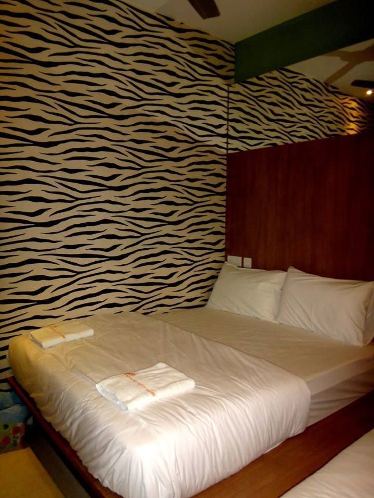 Super Oyo 89930 Golden Guest House