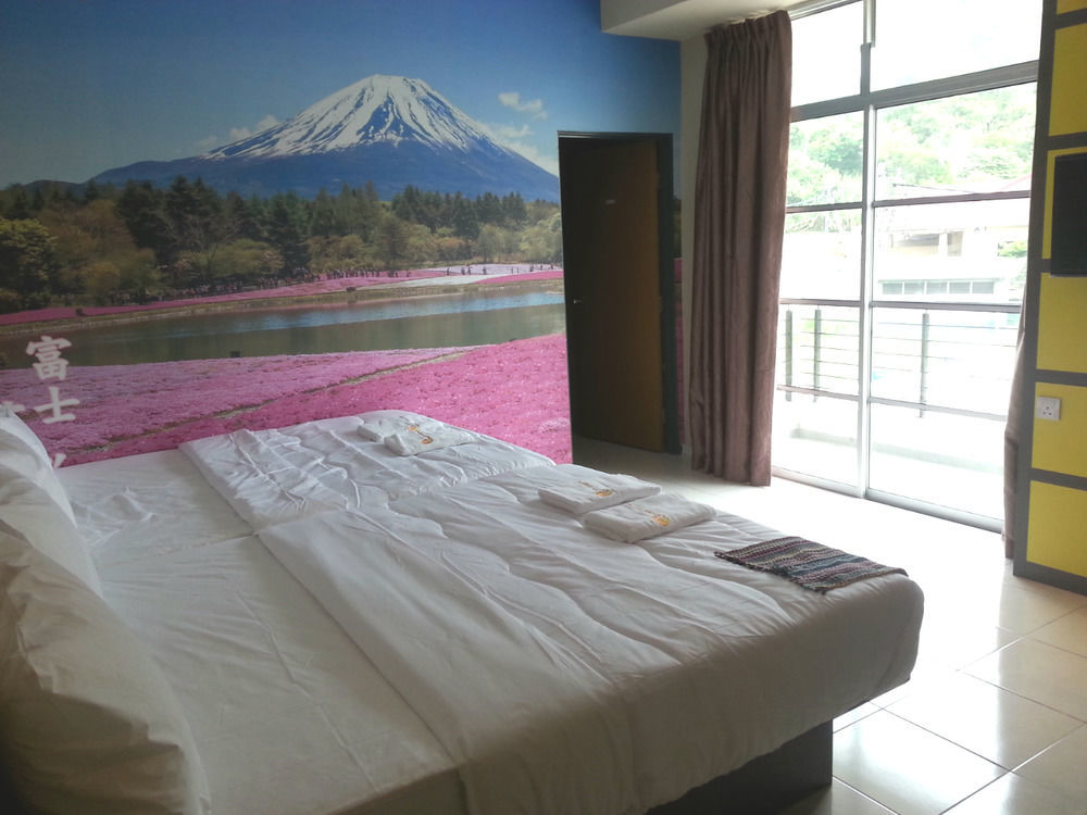 Hotel Super Oyo 89930 Golden Guest House